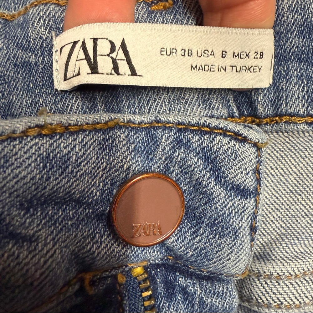 Zara High Rise Cropped Straight Jeans Medium Wash Frayed Hem Size 6 - Picture 2 of 5